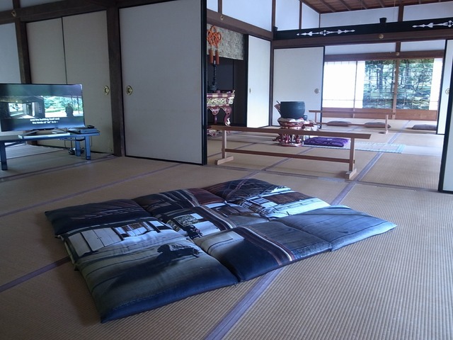 サテライトイベントとして開催されている、東福寺の塔頭・栗棘庵で開催されているジャクリーヌ・ハシンク「View Kyoto!」展、同展は大徳寺の黄梅院でも併催されている