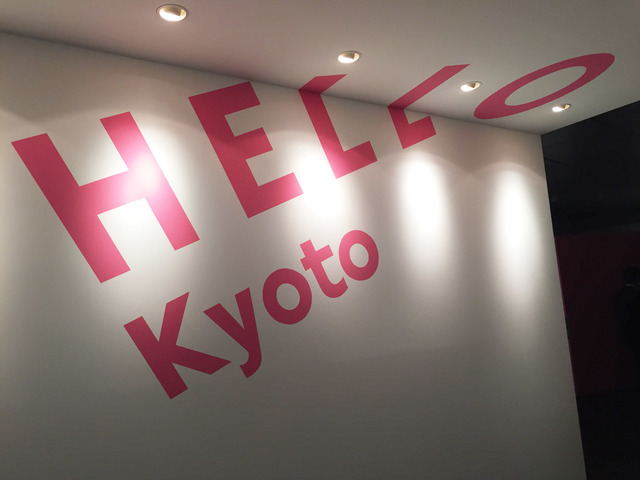 展覧会の入口には「HELLO Kyoto」の文字