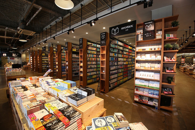 日本最大級の中古書店を核とした複合施設「TSUTAYA BOOK GARAGE 福岡志免」が、7月22日にグランドオープン