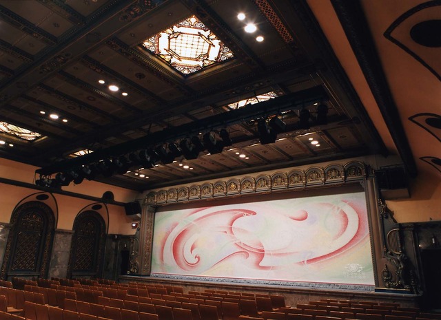 昭和2年増築時に建設された三越劇場