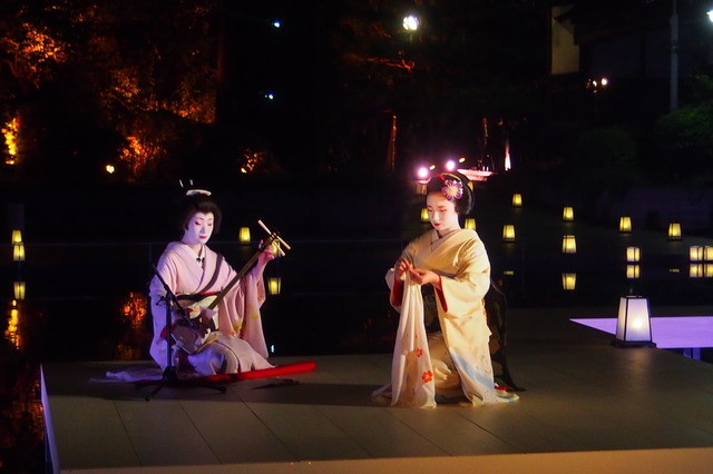 京都宮川町のお茶屋しげ森の舞妓・ふく苗さんと芸妓の小ふくさんによる伝統的な舞も行われた