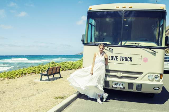 オーバーシーウェディングがハワイにてブライズルーム用キャンピングカー「ラブトラック（LOVE TRUCK）」の稼働を開始