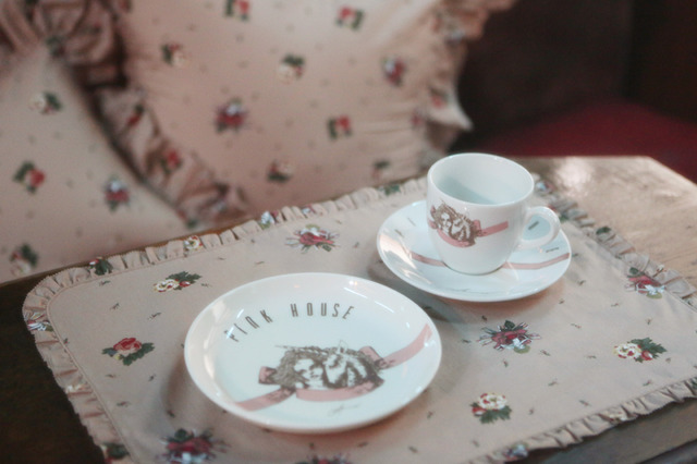 1982年に誕生し一世を風靡したブランド、ピンクハウスによる純喫茶をテーマにしたポップアップショップ「純喫茶 PINK HOUSE」が期間限定オープン