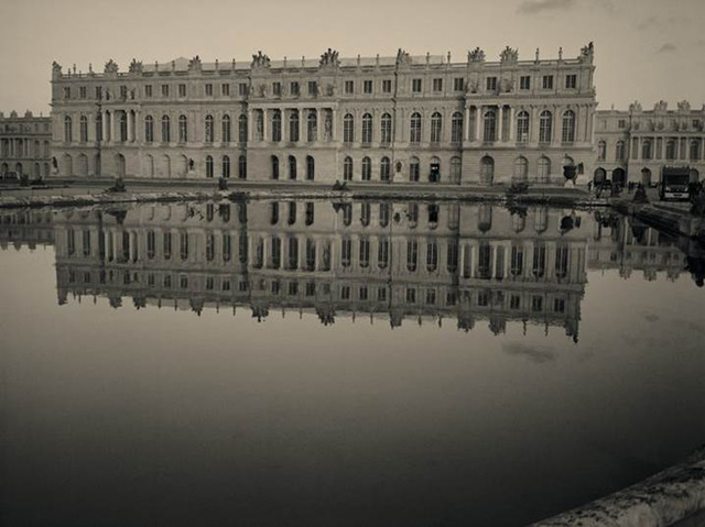 カール・ラガーフェルドによる写真展「VERSAILLES A L'OMBRE DU SOLEIL太陽の宮殿 ヴェルサイユの光と影」が銀座で開催