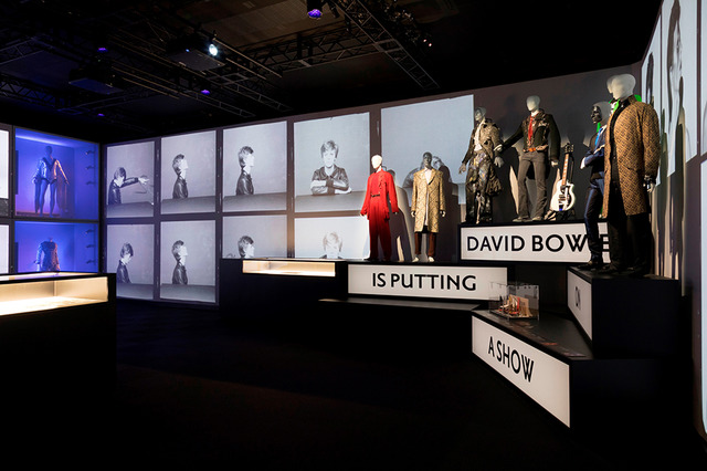 大回顧展「DAVID BOWIE is」日本展会場内の展示
