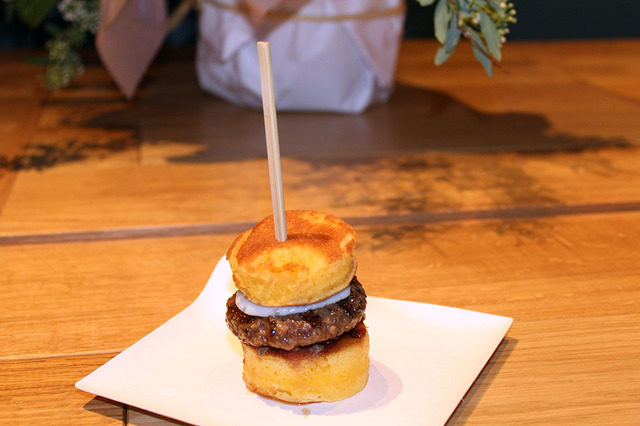カスタムハンバーガーレストラン「ザ・カウンター六本木」が東京ミッドタウンにオープン