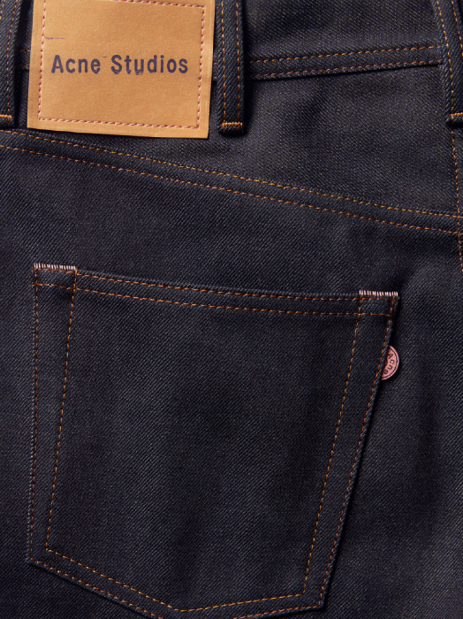 アクネ ストゥディオズの新ラインから100本限定のlimited edition jeans（各3万3,000円）が登場