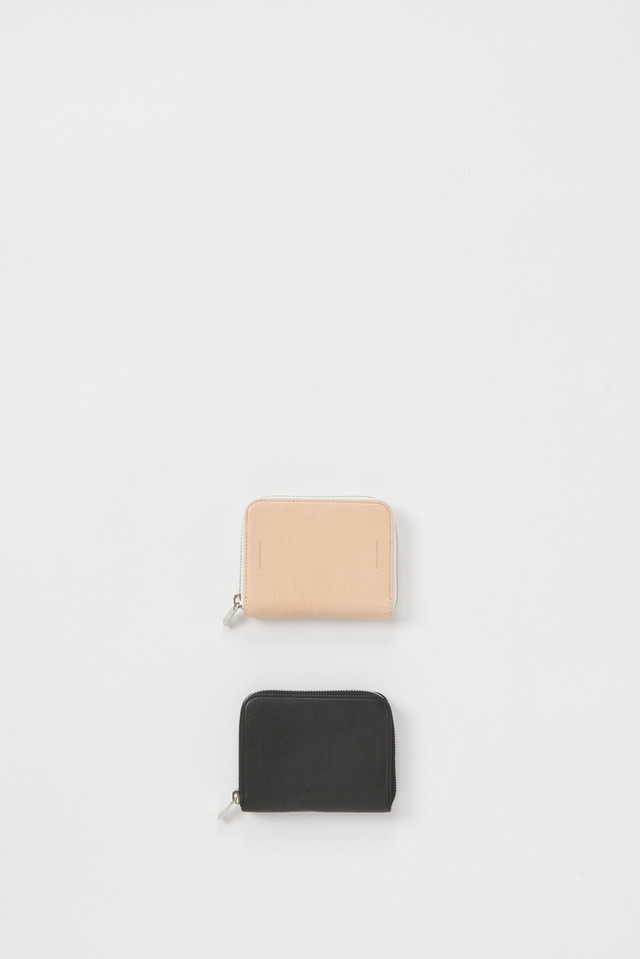 square zip purse（各2万8,000円）