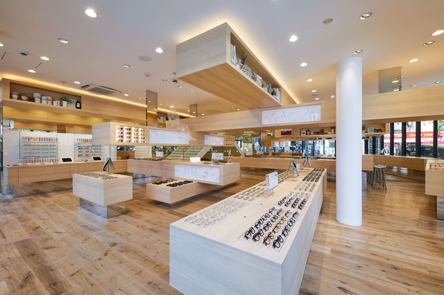 建築家の藤本荘介が店舗デザインを担当したJINS渋谷店