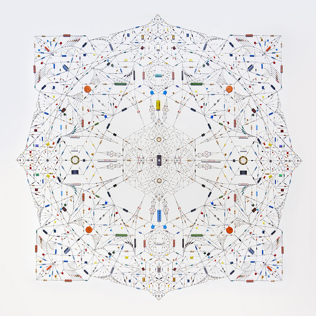 電子部品で描いた曼荼羅、電子工学を学んだアーティストによる壮大な幾何学アート